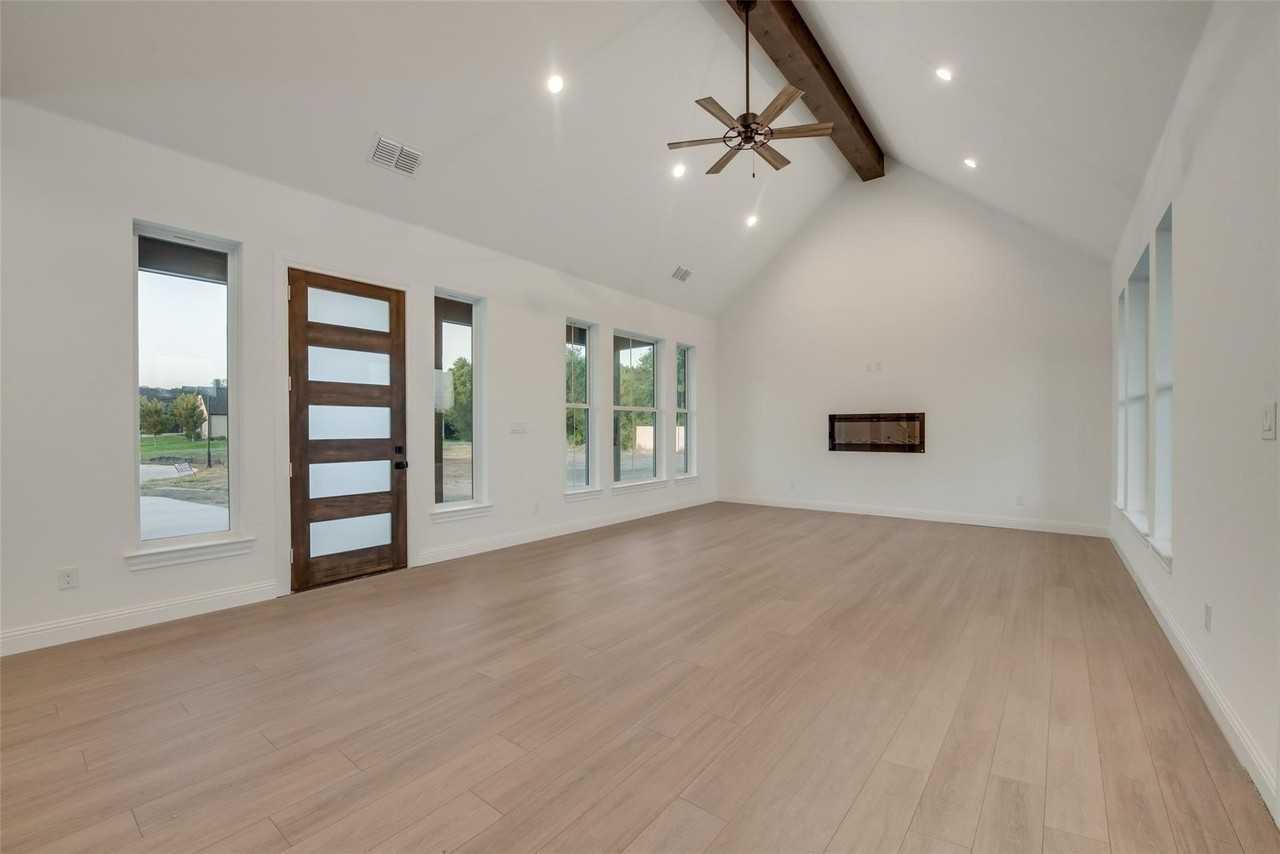 1203 Chapel Dr - Photo 4 of 22