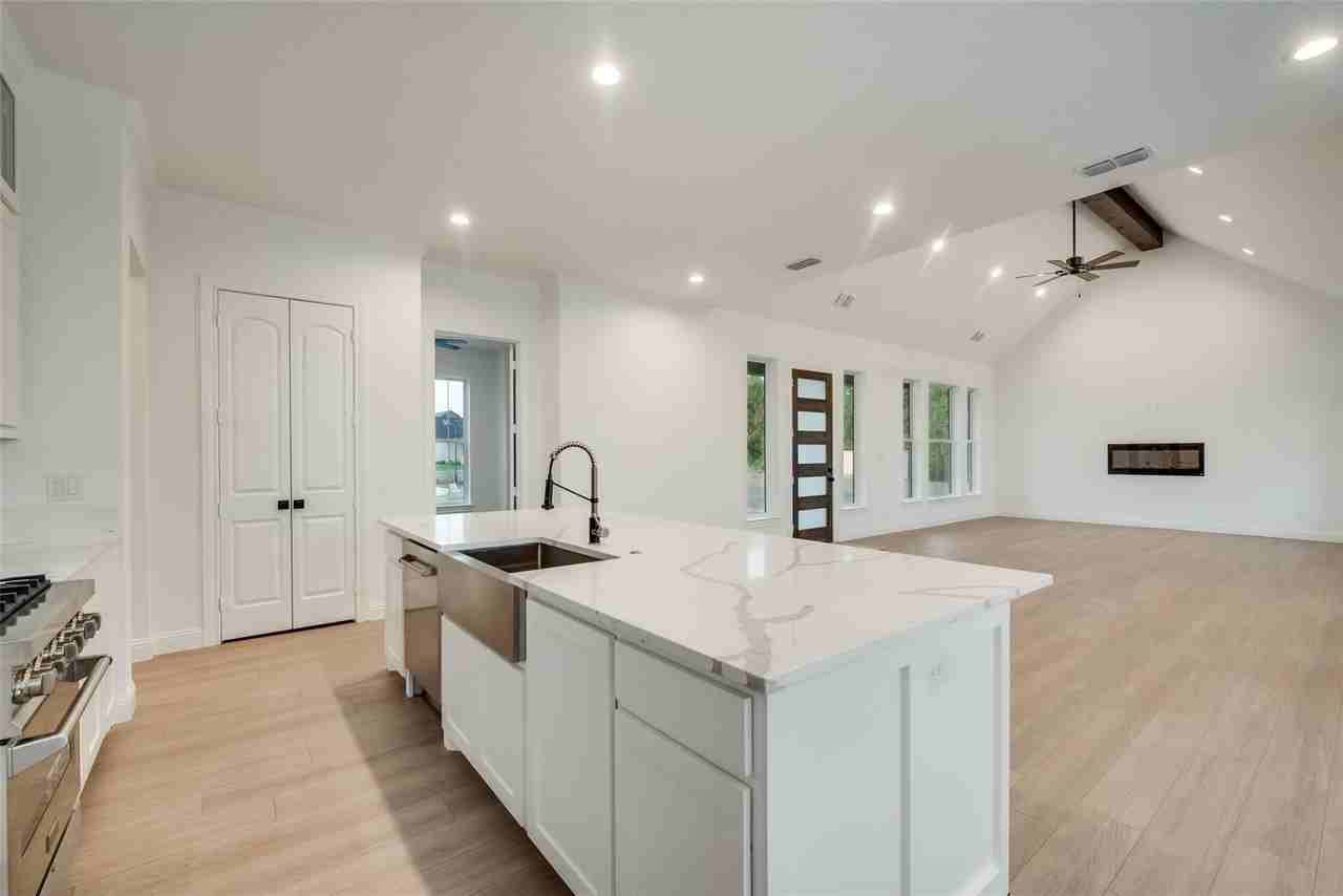 1203 Chapel Dr - Photo 7 of 22