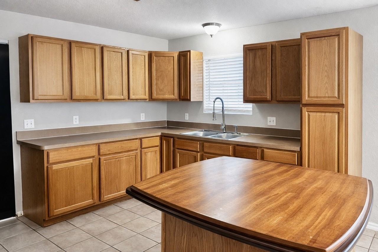 914 N Catherine St - Photo 5 of 23