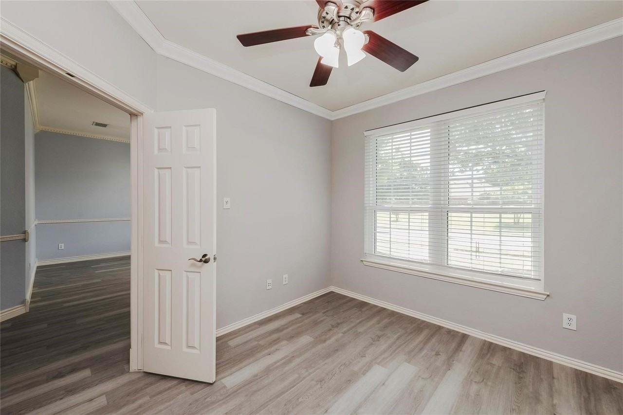 12422 Daimler Dr - Photo 4 of 35