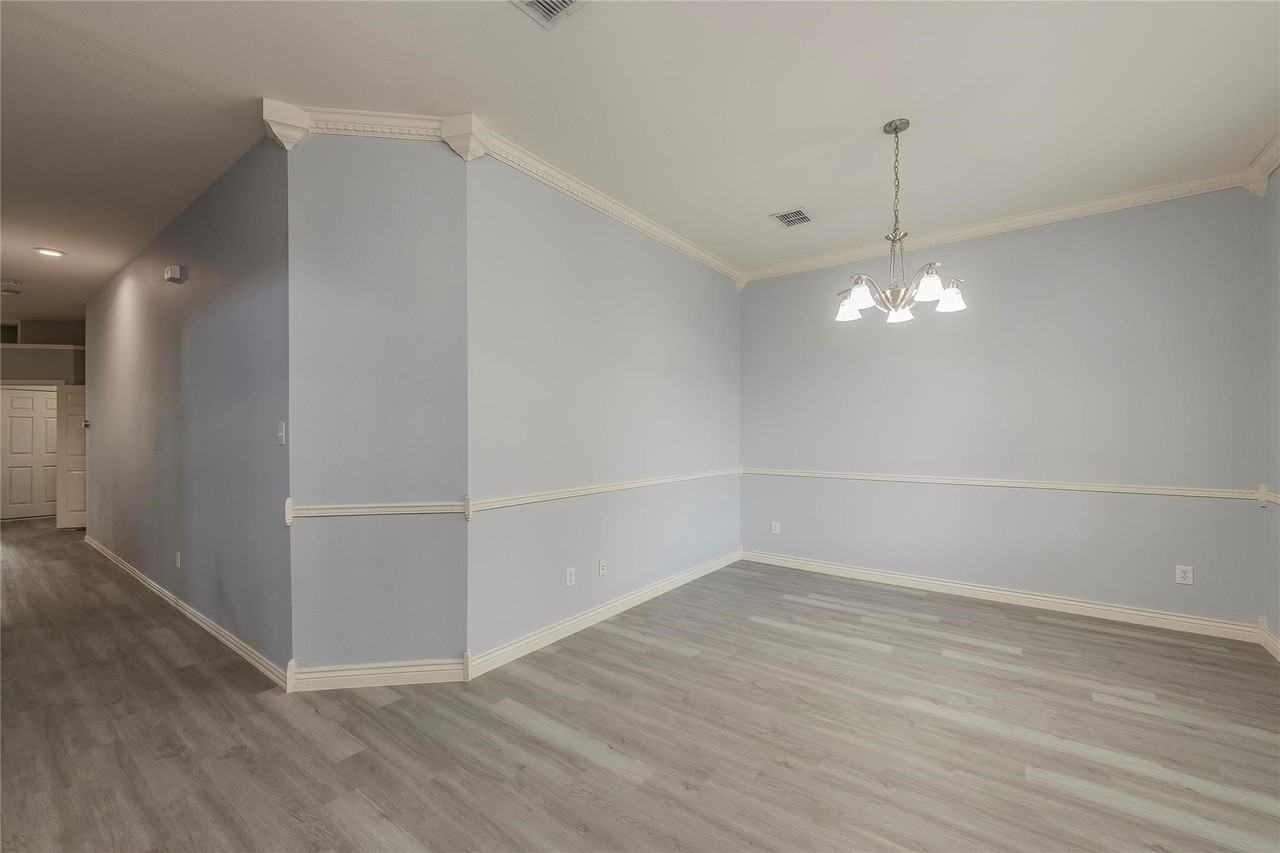 12422 Daimler Dr - Photo 5 of 35