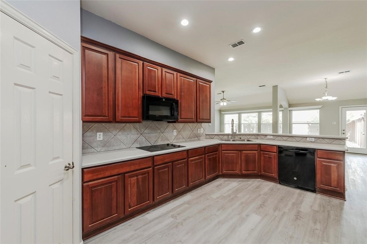 12422 Daimler Dr - Photo 7 of 35
