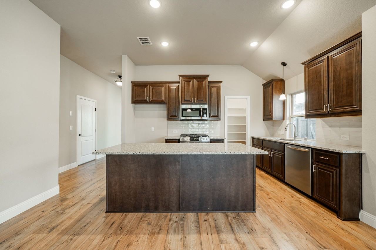 920 Bald Cypress Dr - Photo 5 of 17