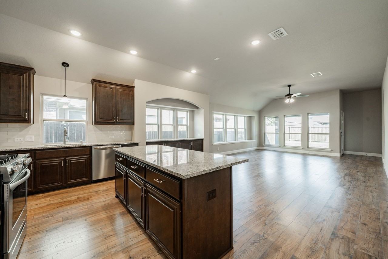 920 Bald Cypress Dr - Photo 6 of 17