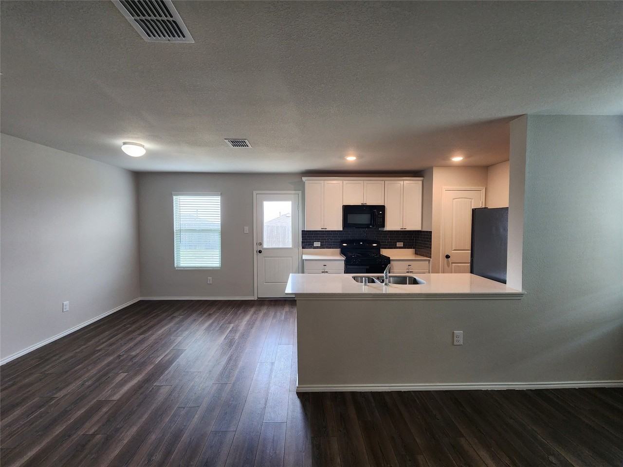 14428 Cloudview Way - Photo 4 of 17