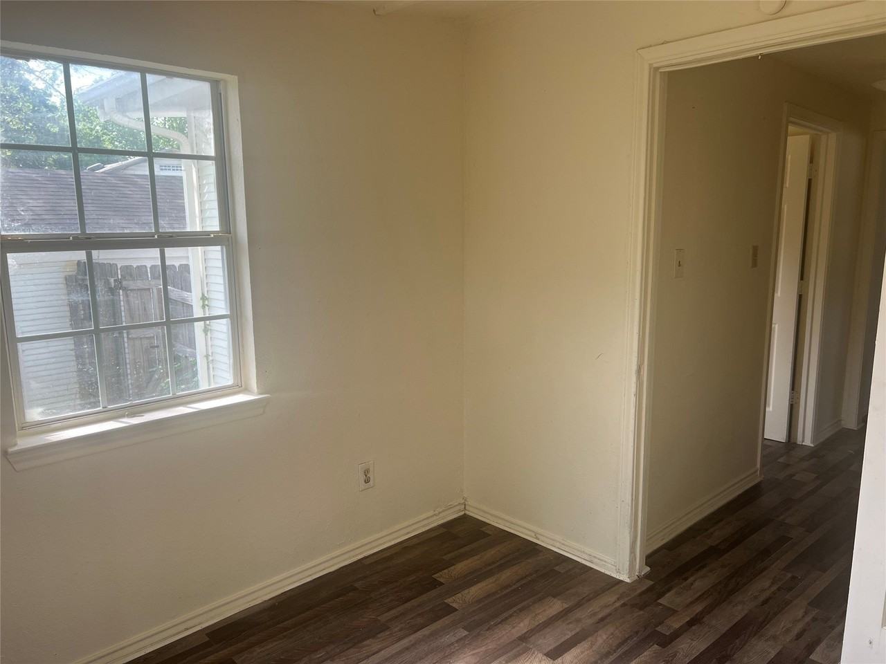 125 W College St - Photo 3 of 11