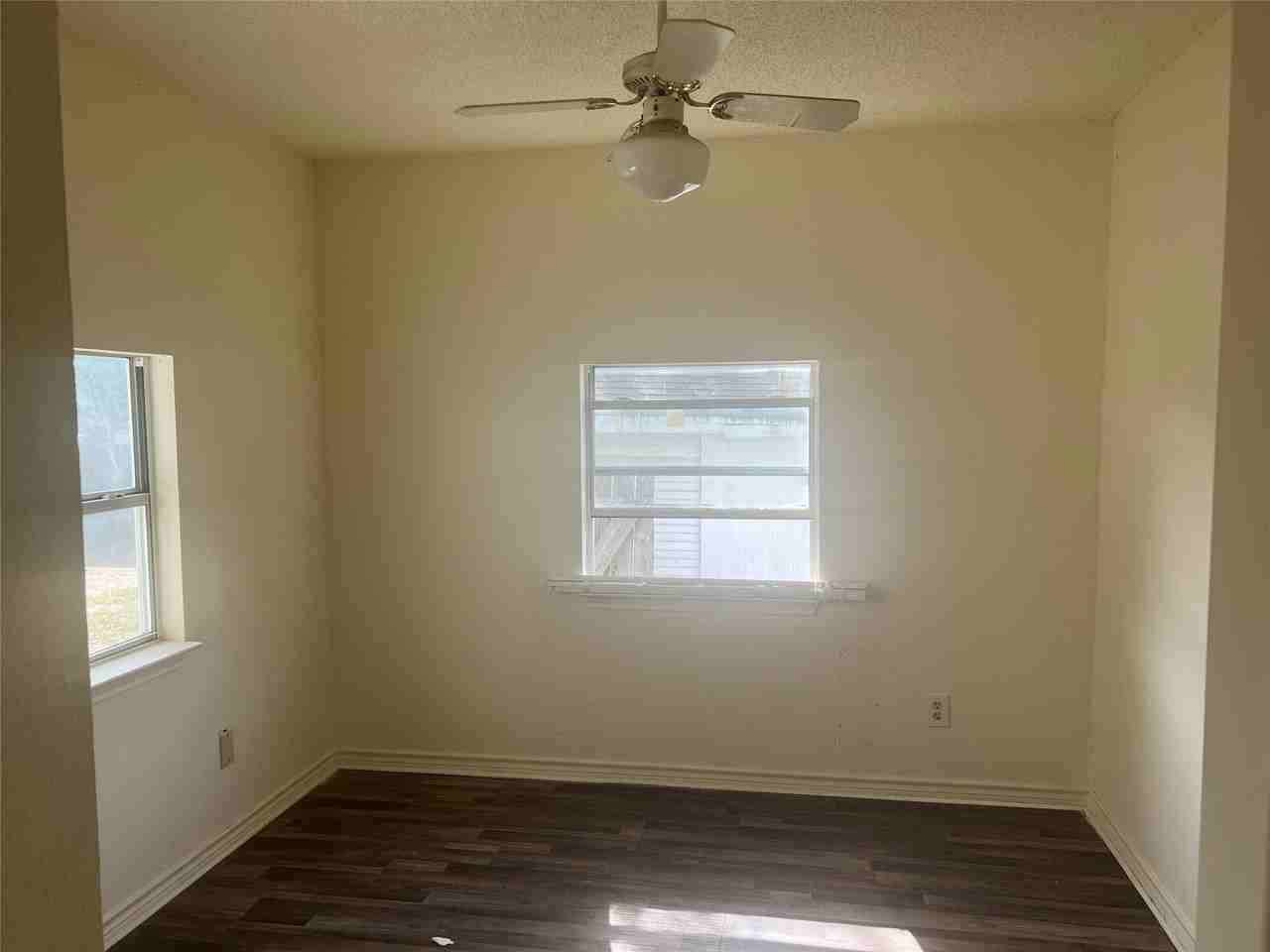 125 W College St - Photo 4 of 11
