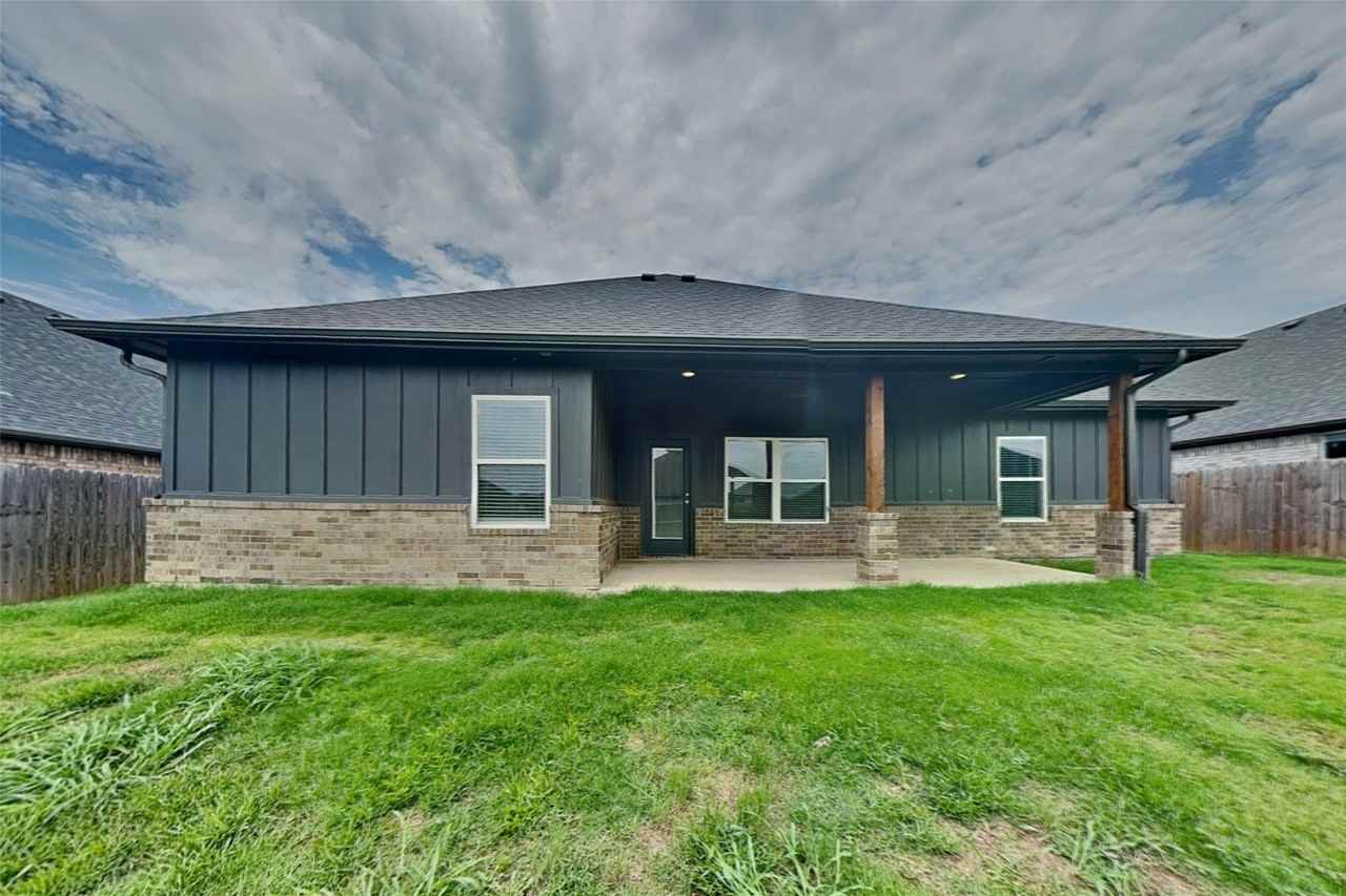2902 Orchid Dr - Photo 2 of 17