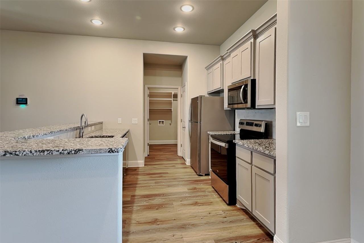 2902 Orchid Dr - Photo 3 of 17