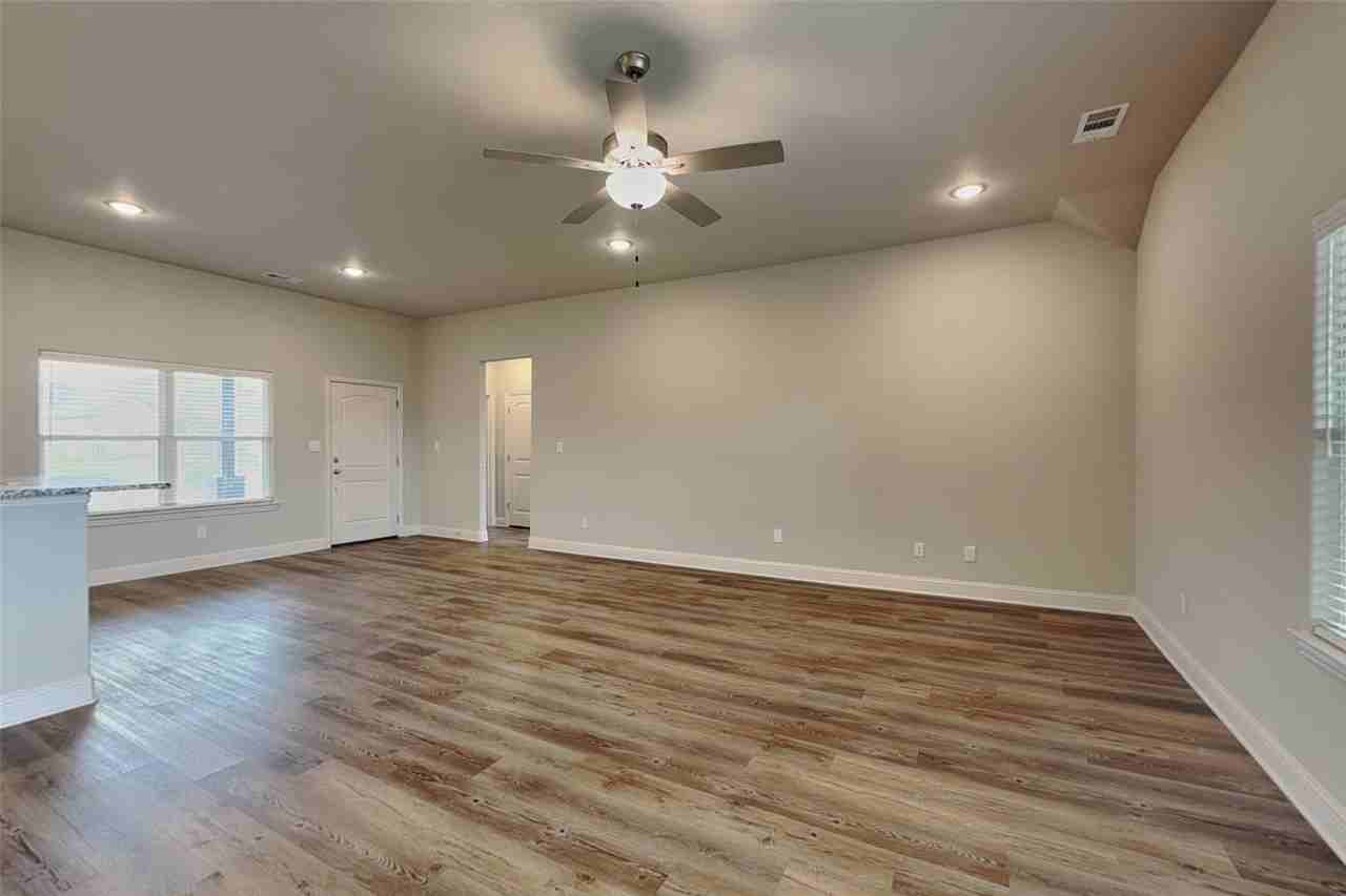 2902 Orchid Dr - Photo 4 of 17