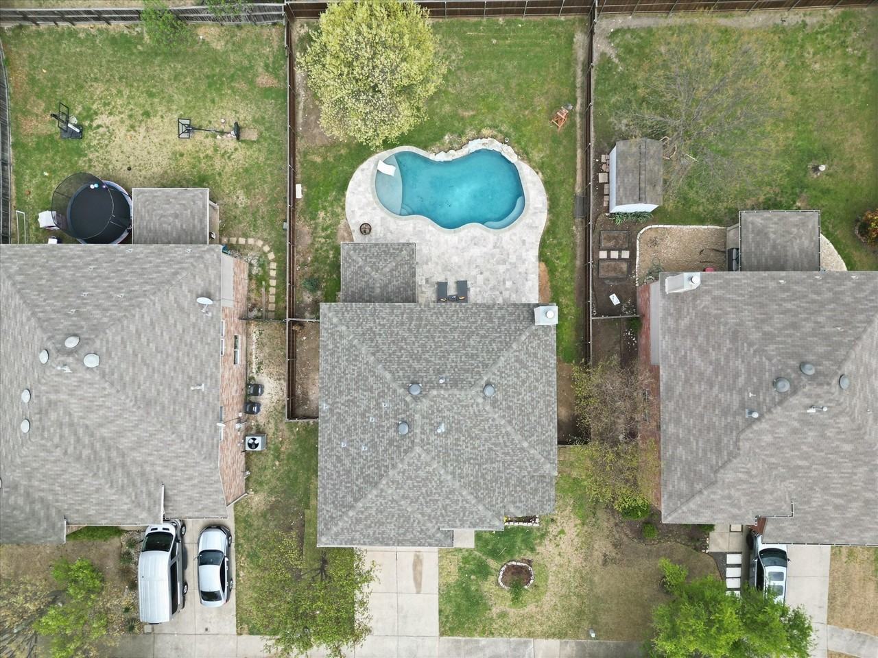 1316 Hunter Ln - Photo 3 of 32