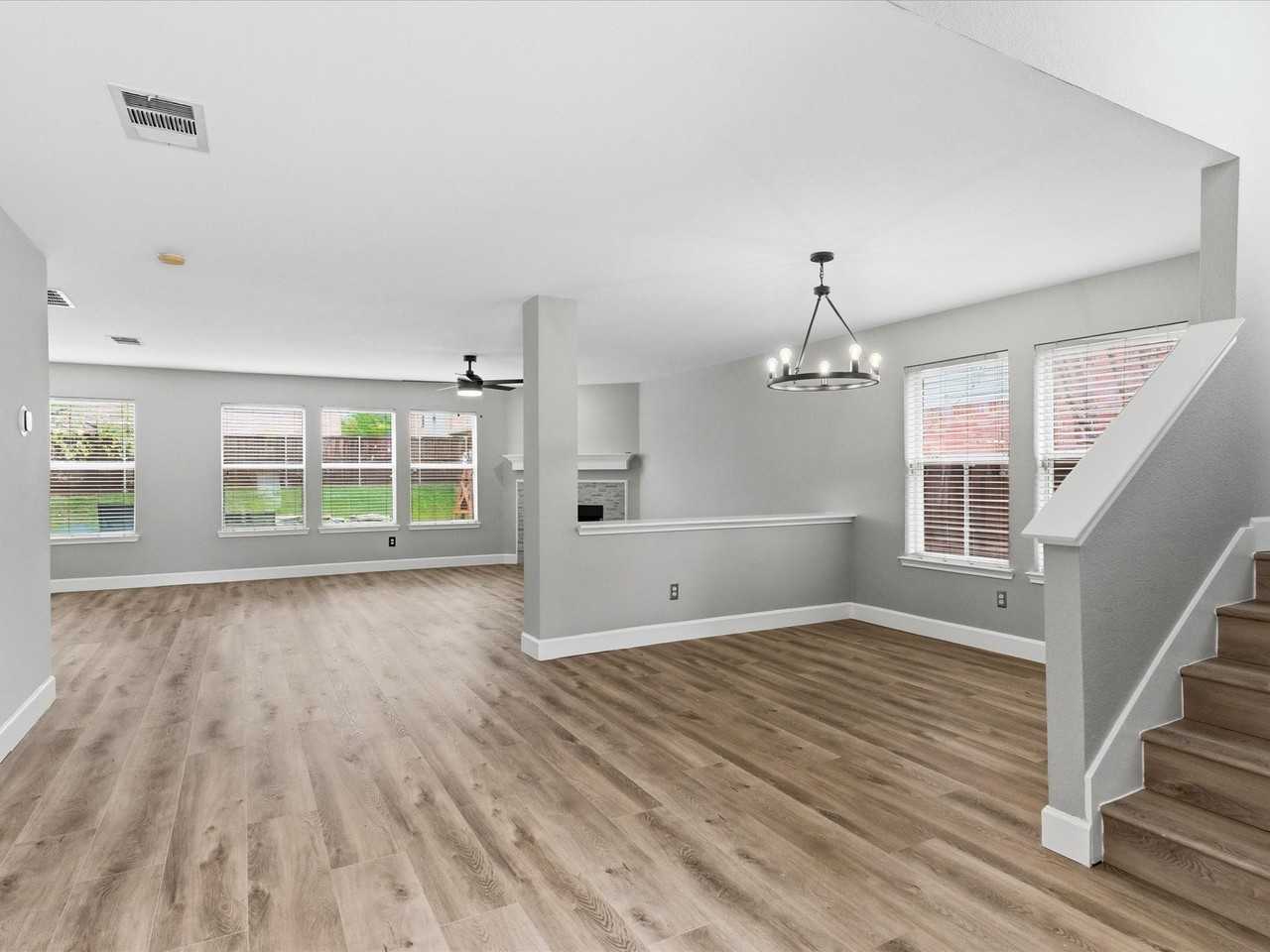 1316 Hunter Ln - Photo 4 of 32
