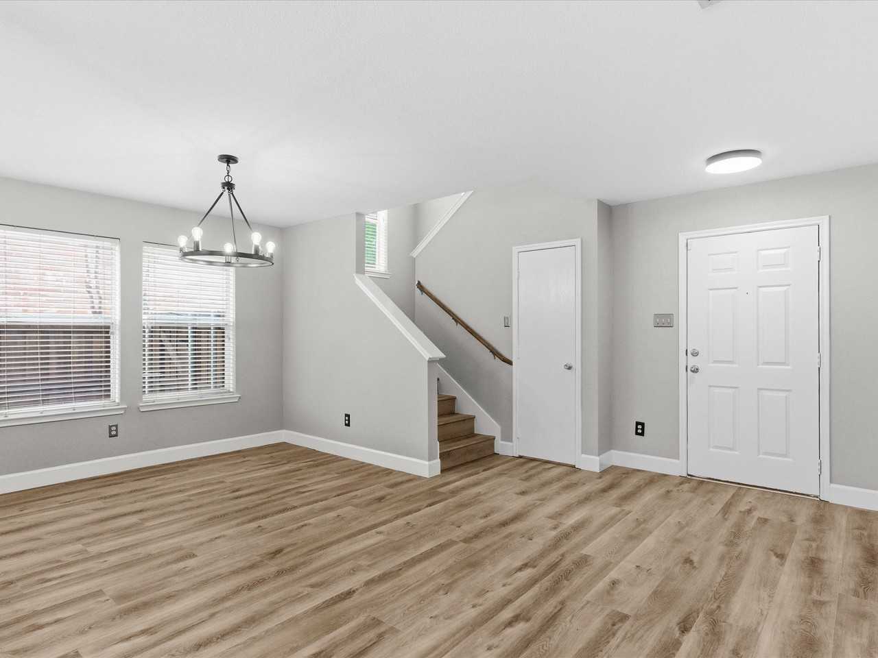 1316 Hunter Ln - Photo 6 of 32