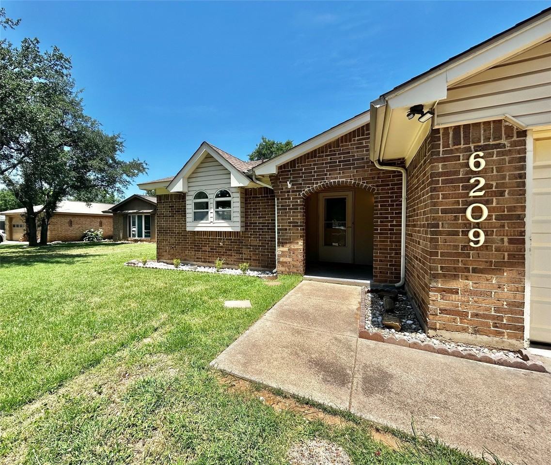 6209 Gayle Dr - Photo 2 of 36