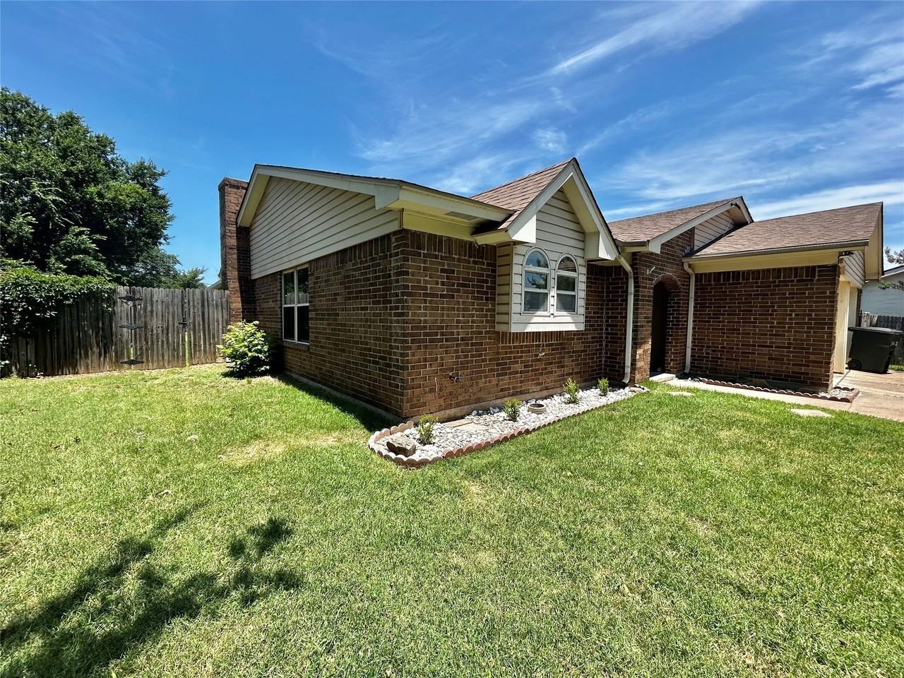 6209 Gayle Dr - Photo 3 of 36