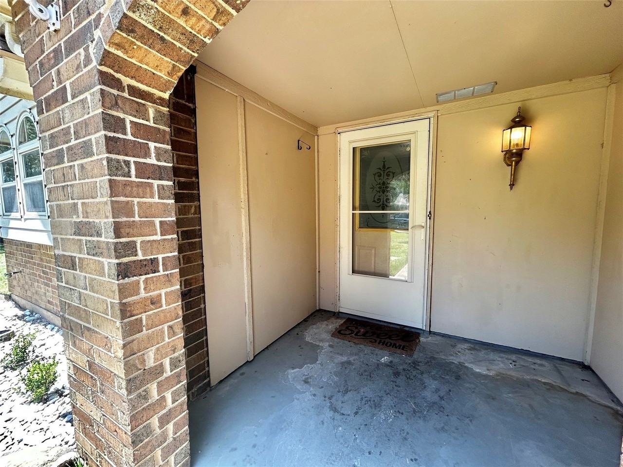 6209 Gayle Dr - Photo 4 of 36