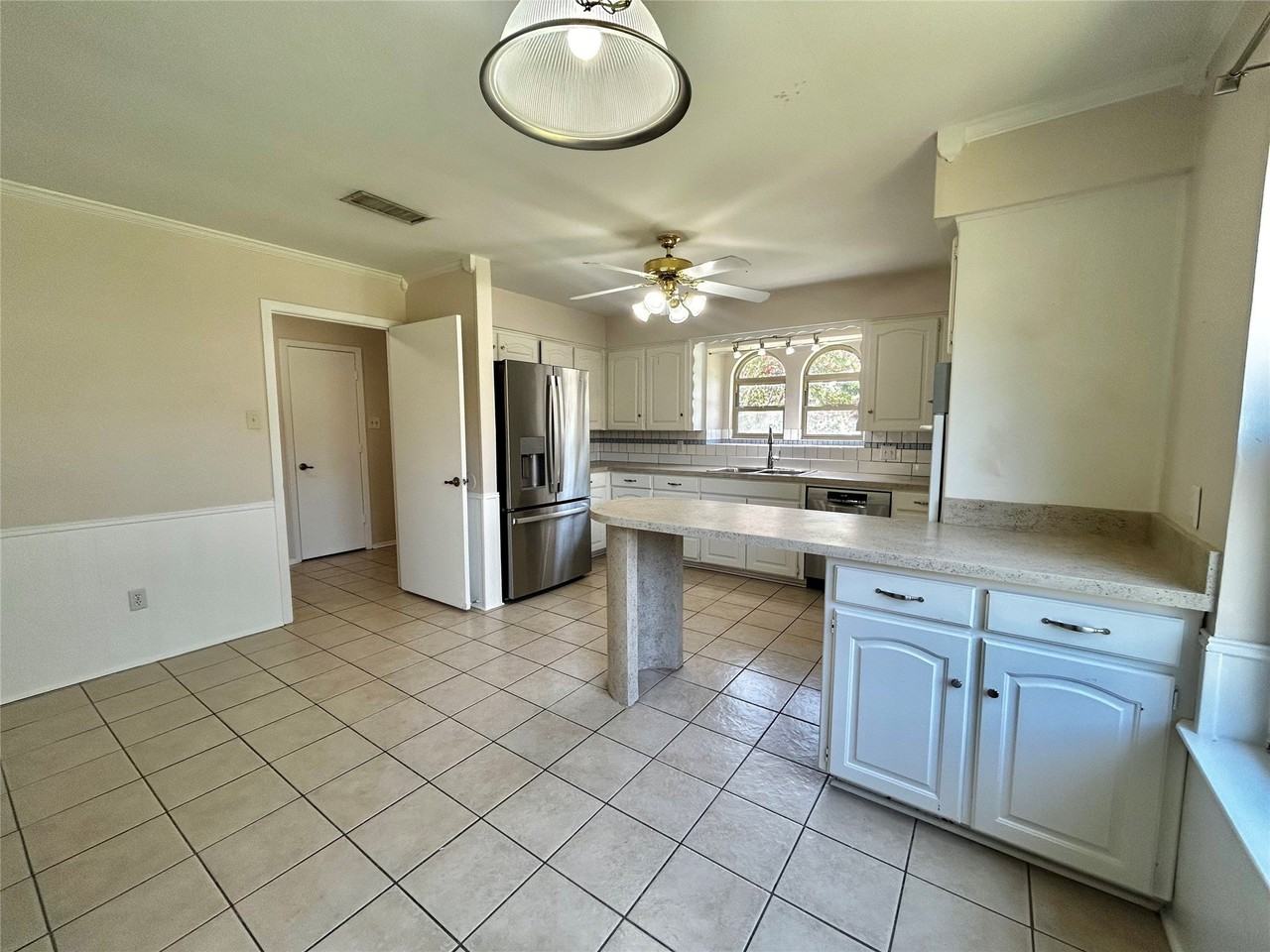6209 Gayle Dr - Photo 6 of 36