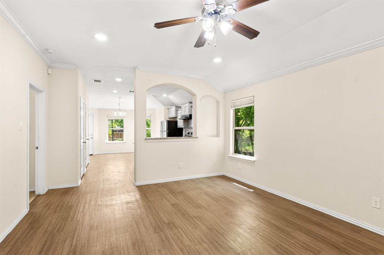 2836 Kilburn Ave - Photo 2 of 28
