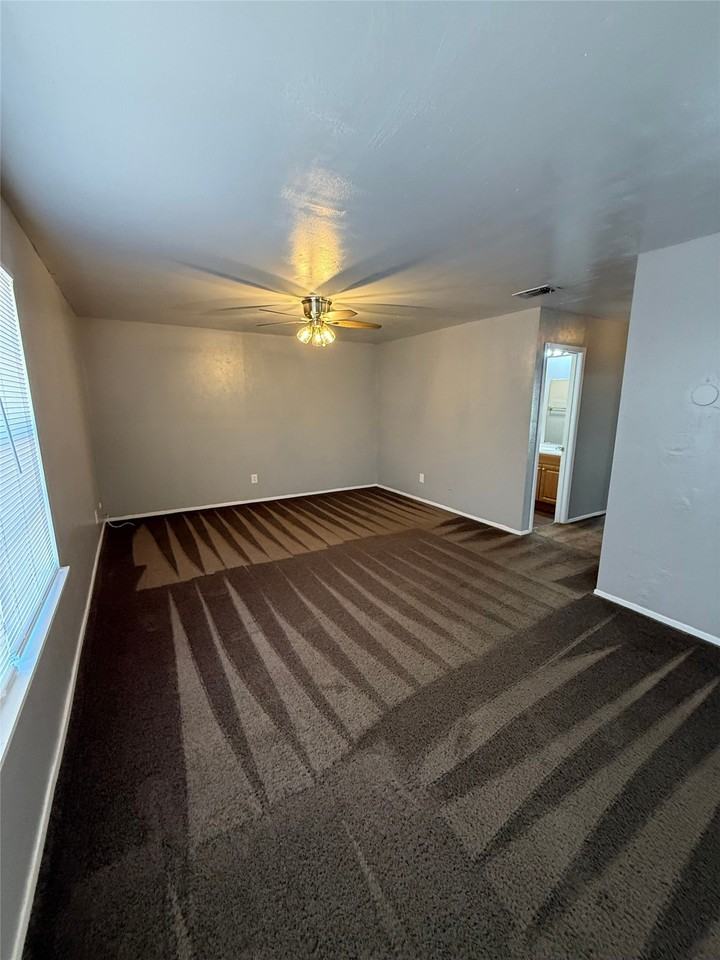 1714 Short St #D - Photo 2 of 9