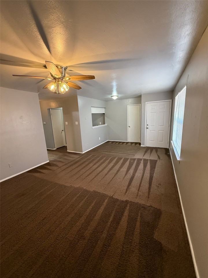 1714 Short St #D - Photo 3 of 9