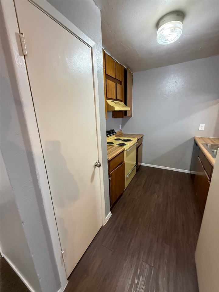 1714 Short St #D - Photo 4 of 9
