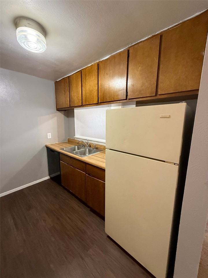 1714 Short St #D - Photo 5 of 9