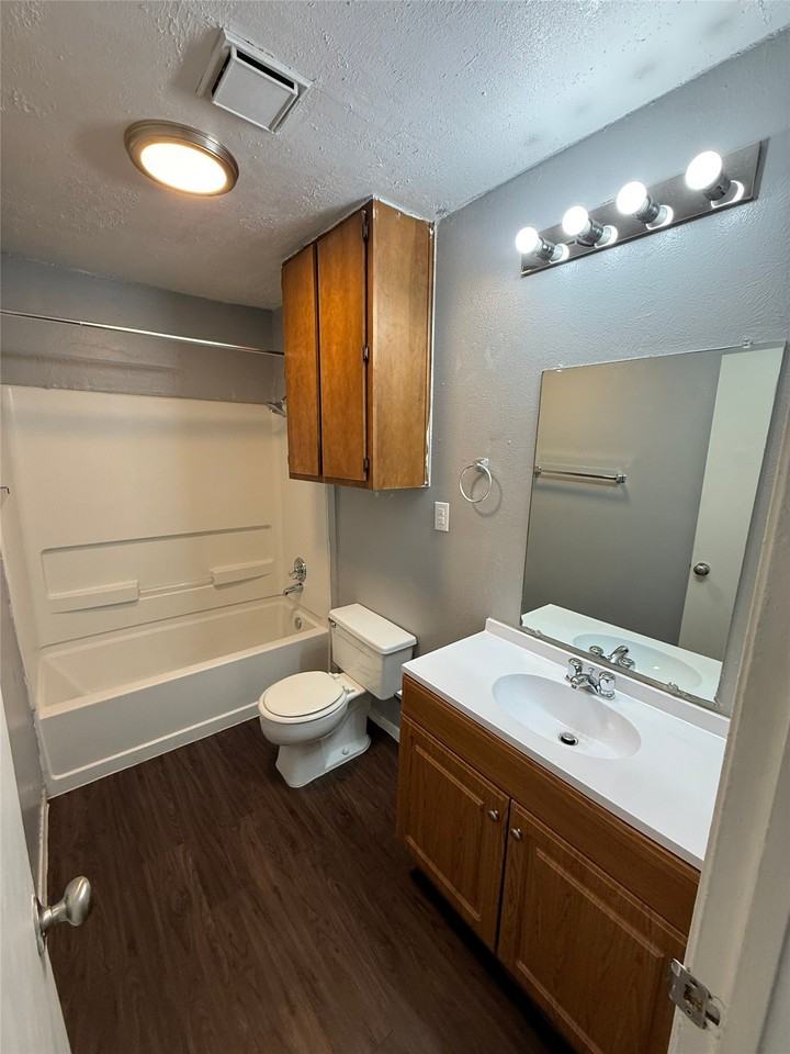 1714 Short St #D - Photo 6 of 9