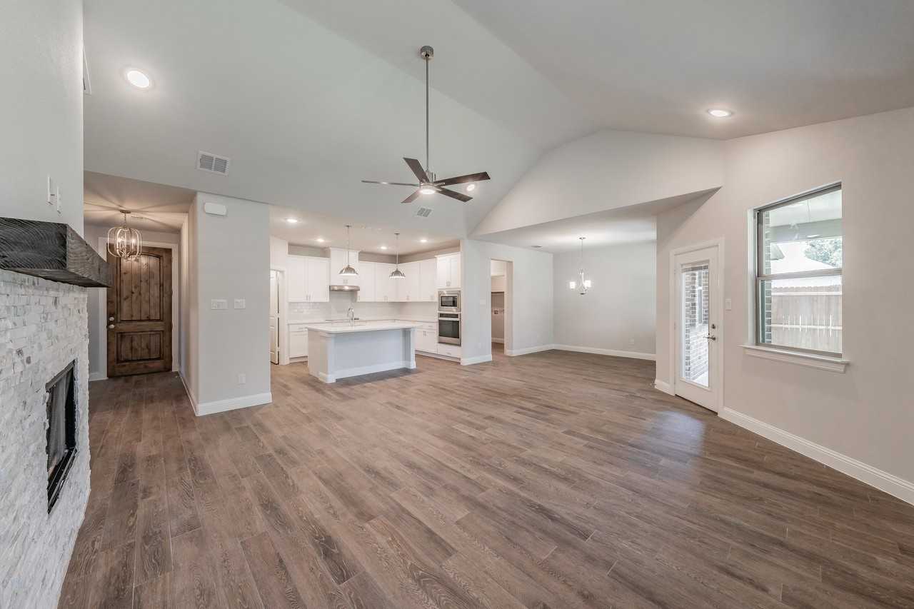 241 Gardenia Dr - Photo 4 of 37
