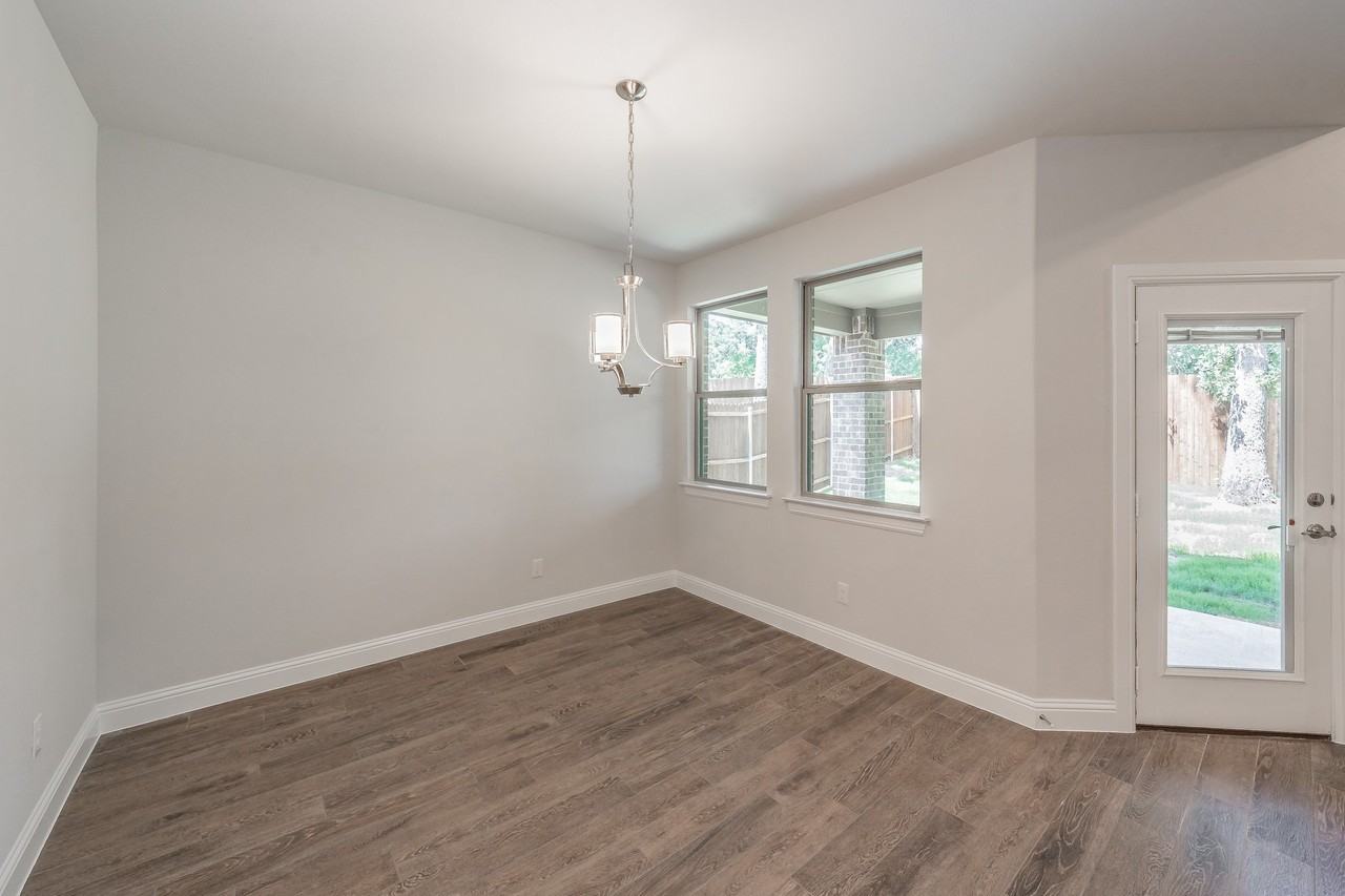 241 Gardenia Dr - Photo 5 of 37