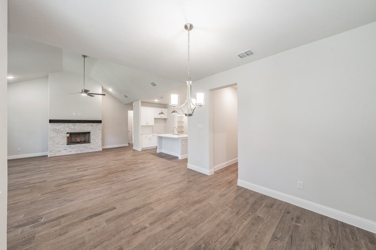 241 Gardenia Dr - Photo 6 of 37