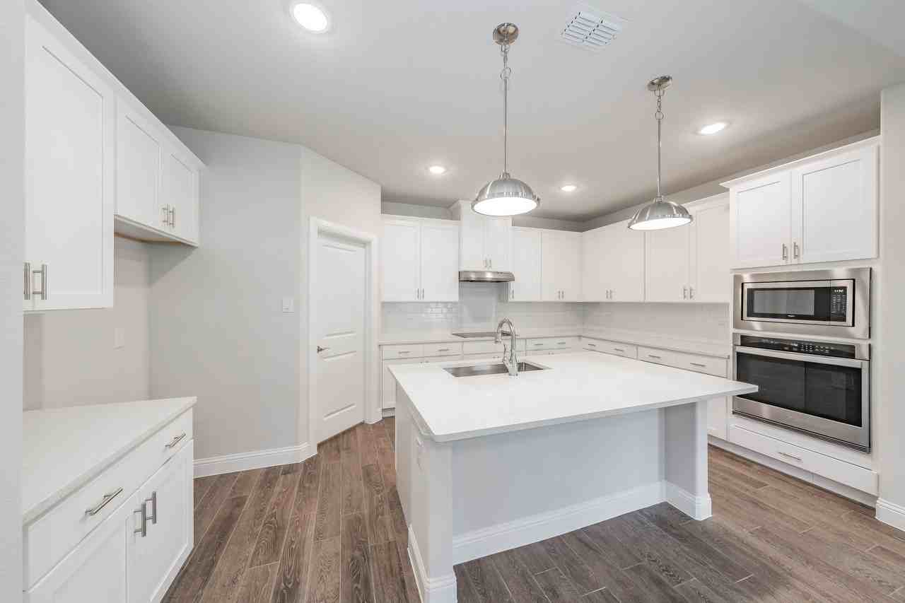 241 Gardenia Dr - Photo 7 of 37