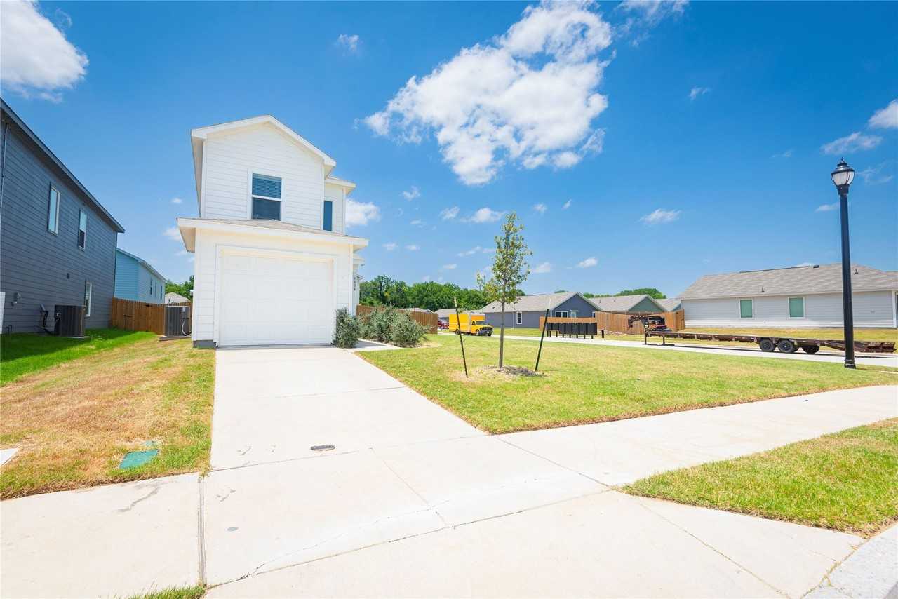 6804 Bramblewood Dr - Photo 4 of 32