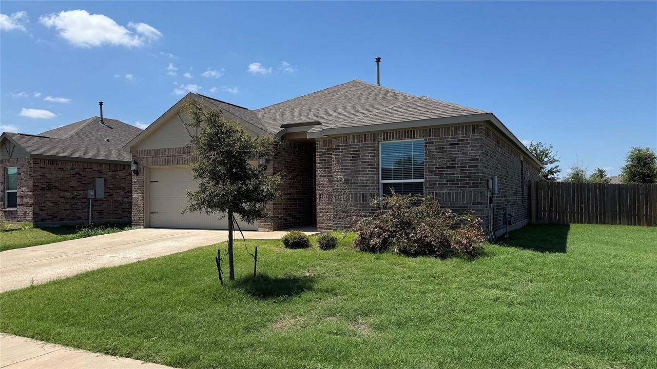 904 Emerson Dr - Photo 3 of 23