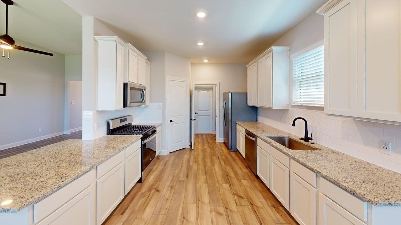 904 Emerson Dr - Photo 4 of 23