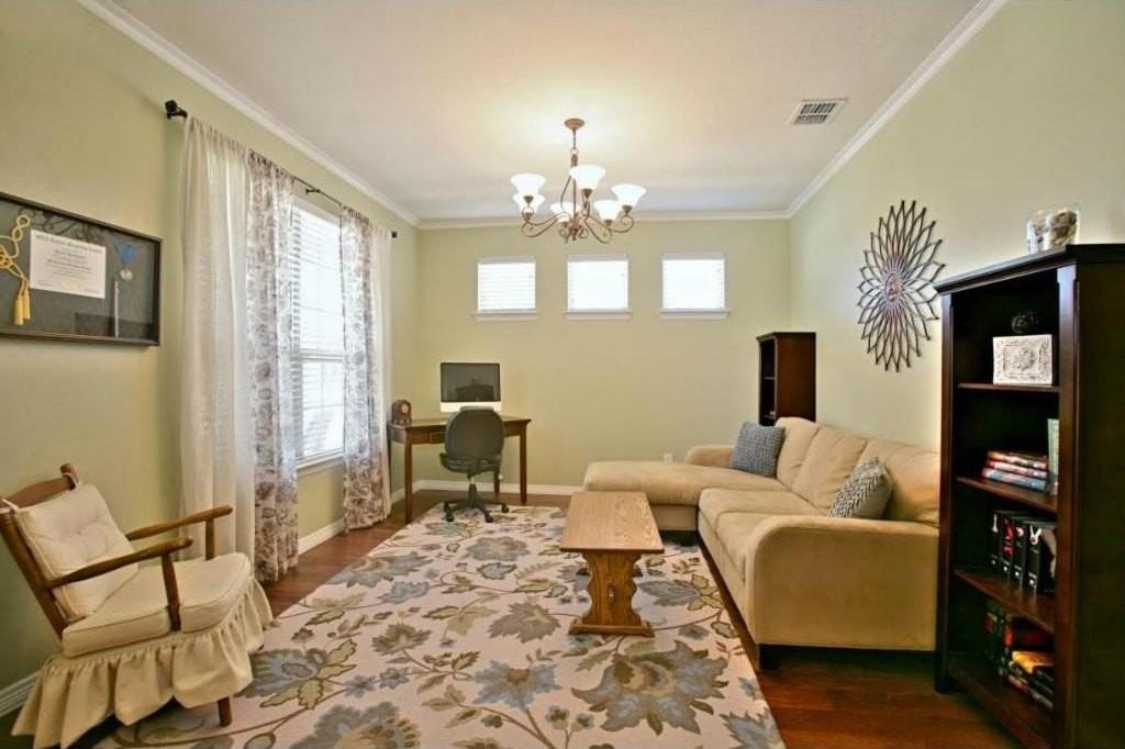 401 Bluefinch Dr - Photo 2 of 14