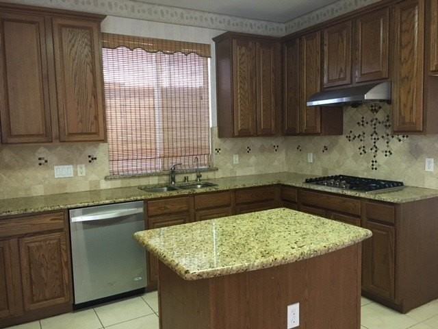 411 Mainsail Dr - Photo 3 of 11