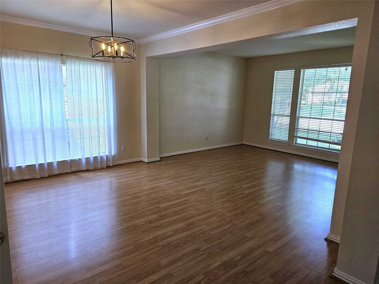 411 Mainsail Dr - Photo 5 of 11