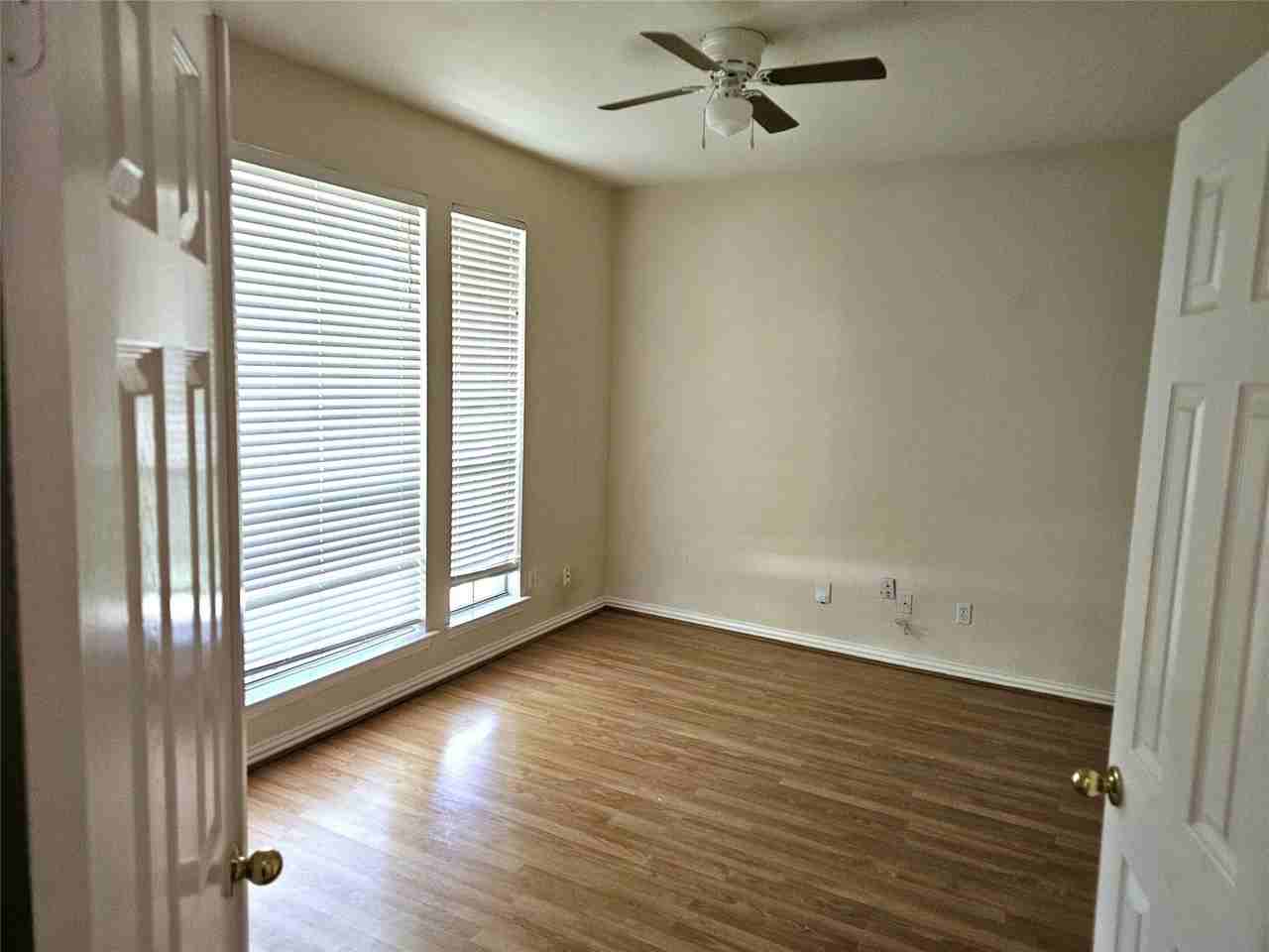 411 Mainsail Dr - Photo 6 of 11