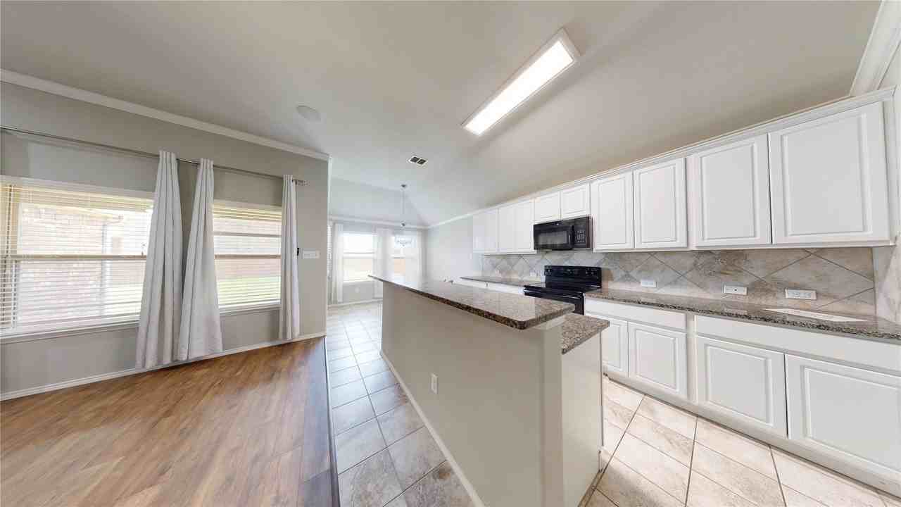 3101 Buckthorn St - Photo 4 of 40