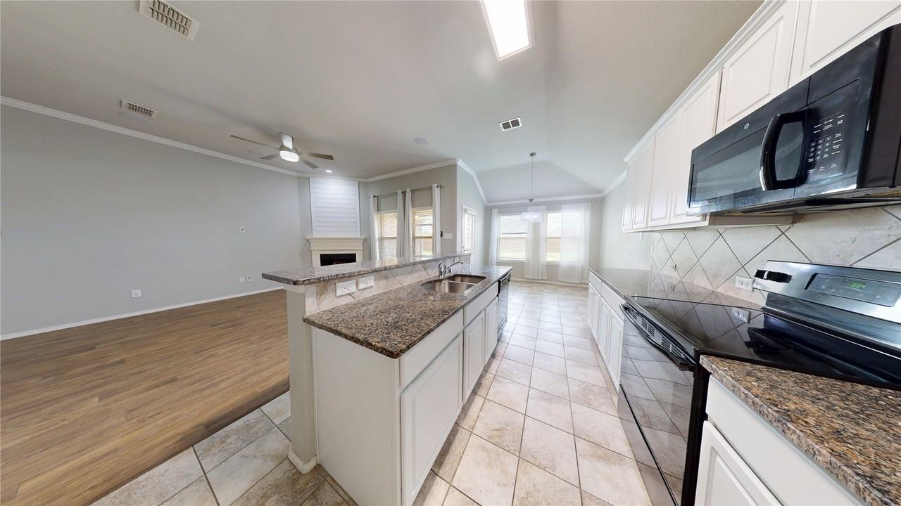 3101 Buckthorn St - Photo 7 of 40