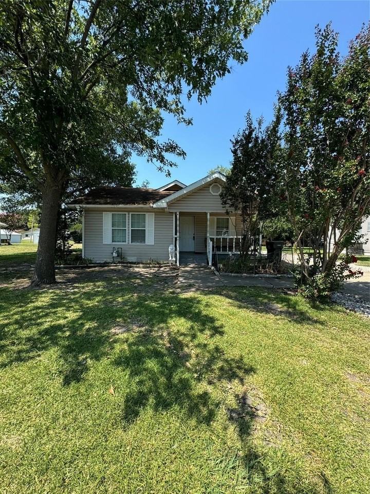 4309 Connie Dr - Photo 2 of 17