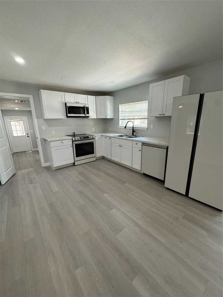 4309 Connie Dr - Photo 5 of 17
