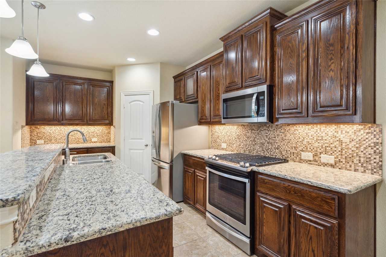 4213 Pecan Bend Ln - Photo 3 of 38