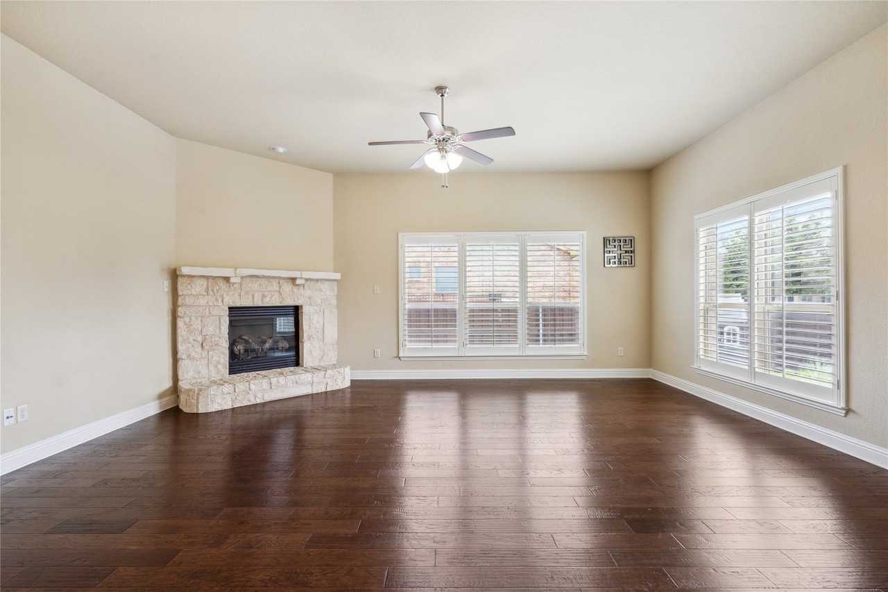 4213 Pecan Bend Ln - Photo 4 of 38