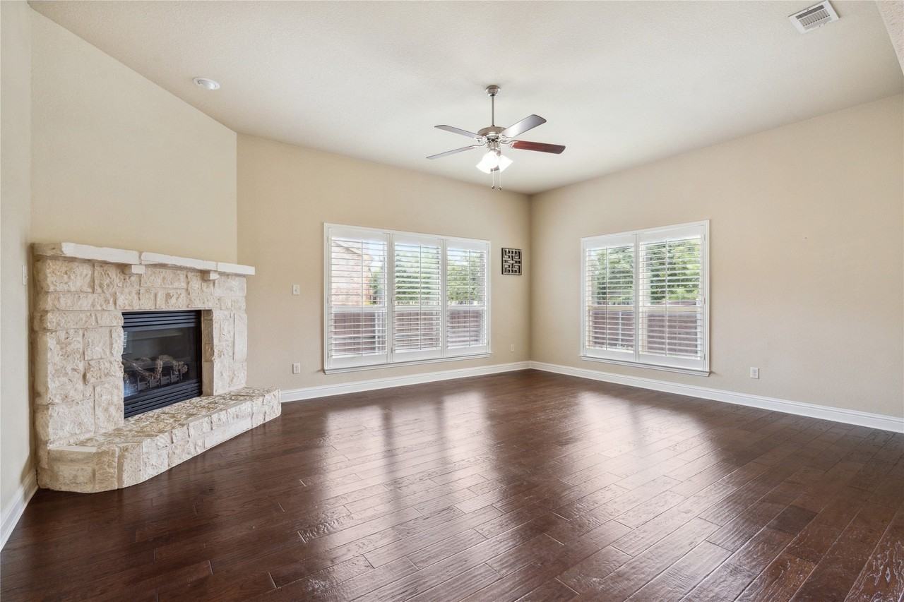 4213 Pecan Bend Ln - Photo 5 of 38