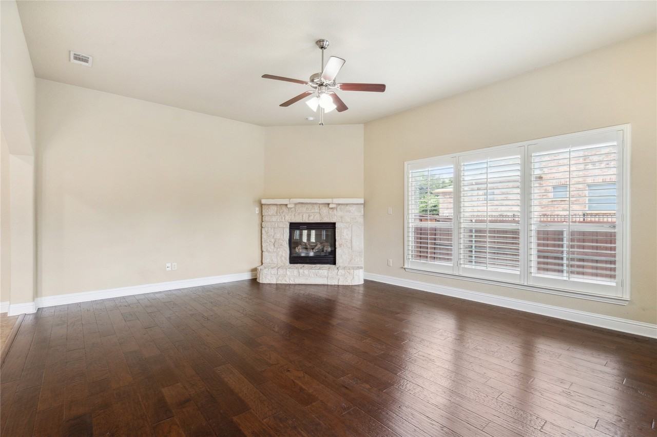 4213 Pecan Bend Ln - Photo 6 of 38