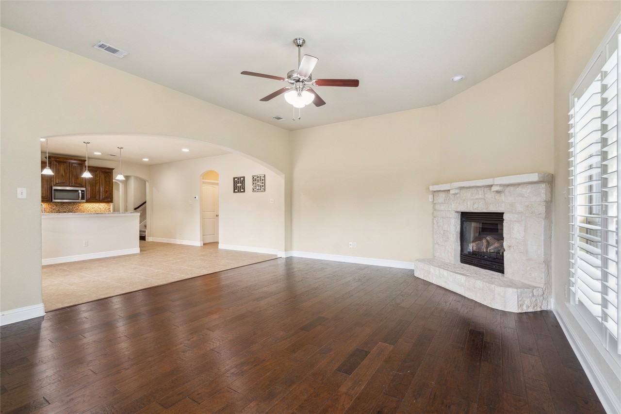 4213 Pecan Bend Ln - Photo 7 of 38