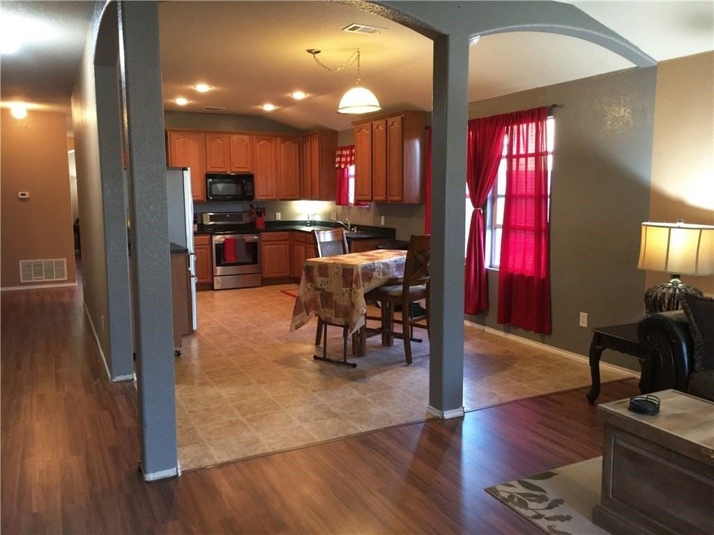 584 Arthur Dr - Photo 5 of 16