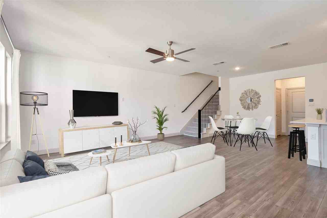 8980 Samara St - Photo 3 of 37