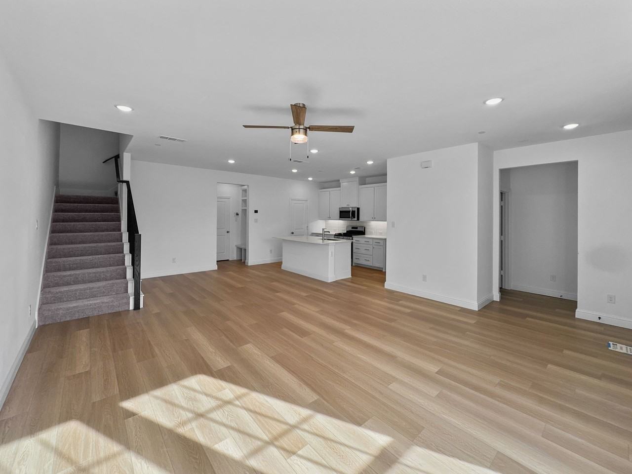 8980 Samara St - Photo 5 of 37